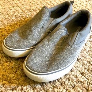 Old navy slip on sneaker size 4 boys
